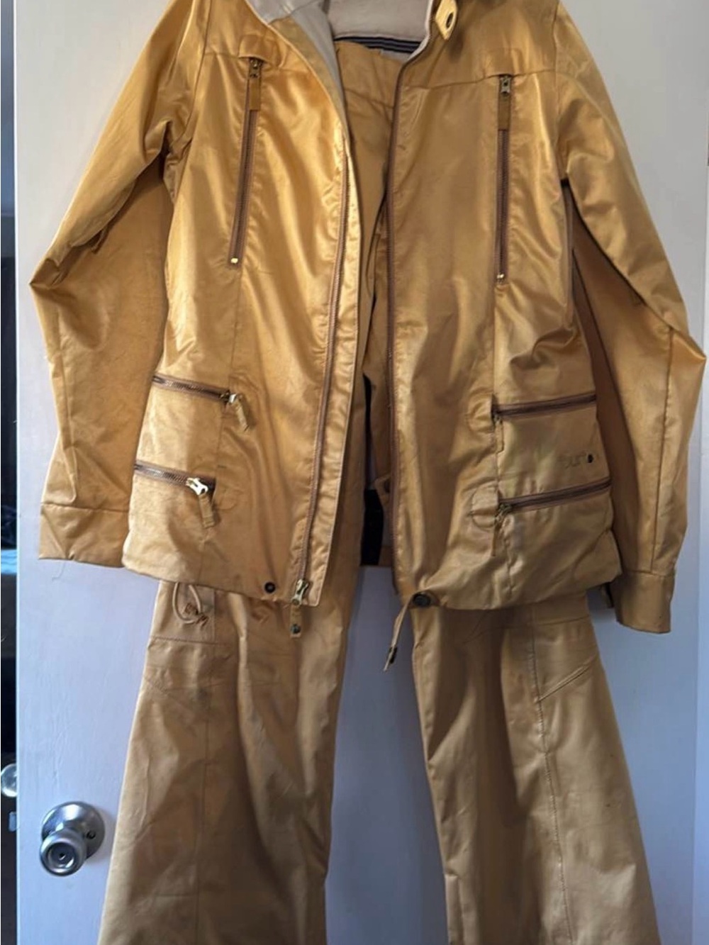Women’s Burton Metallic Gold snowboarding / winter set